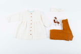 Bla Bla Bla jurk lange mouwen wit haarband cardigan roest stukjes cocosnoot