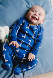 lachende baby fresk pyjama met voetjes blauw giraf