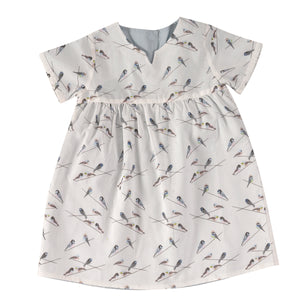 pigeon organics omkeerbare jurk wit vogels licht blauw roze V-hals gots